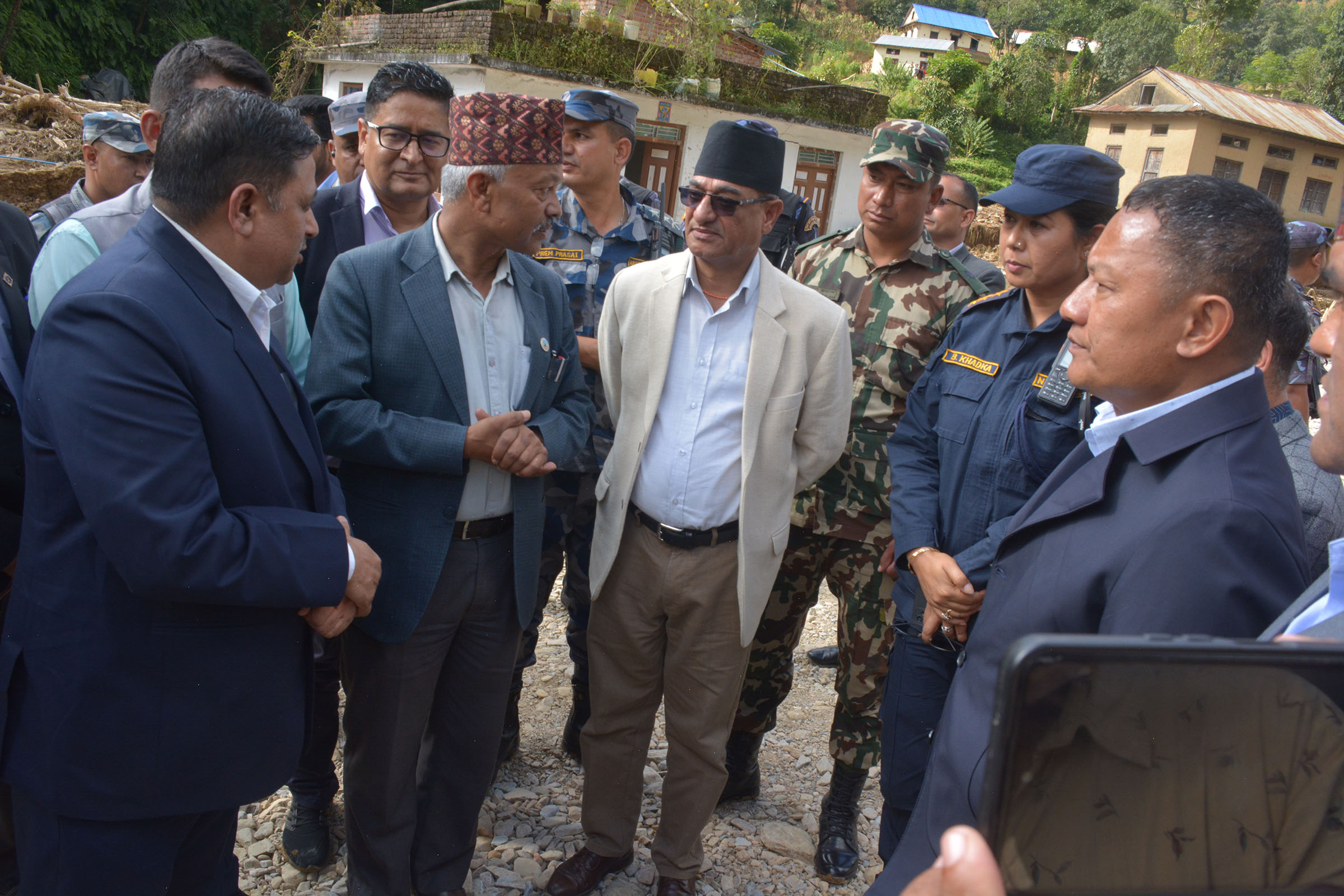पीडाको बेला सरकारसँगै छ भन्ने अनुभूति दिने गरी काम गर्छौँ- गृहमन्त्री लेखक